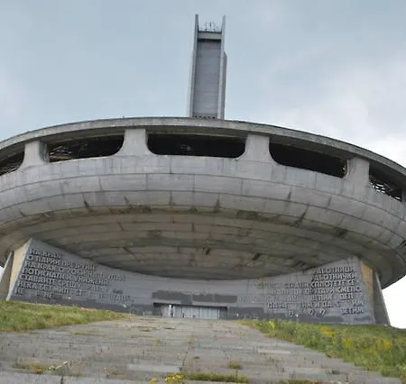 Eviane Nyaraló
